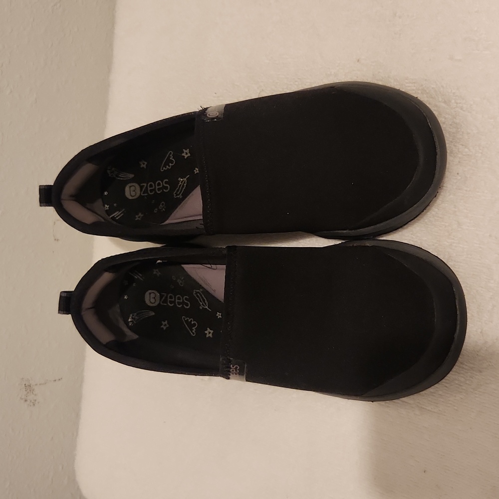 BZEES loafers